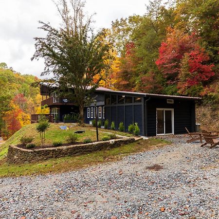 Fun Cabin With Hot Tub, Pool Table & Fire Pit - Big Blue Bryson City Exterior foto