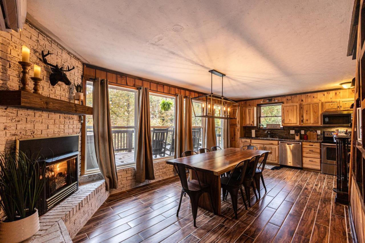 Fun Cabin With Hot Tub, Pool Table & Fire Pit - Big Blue Bryson City Exterior foto