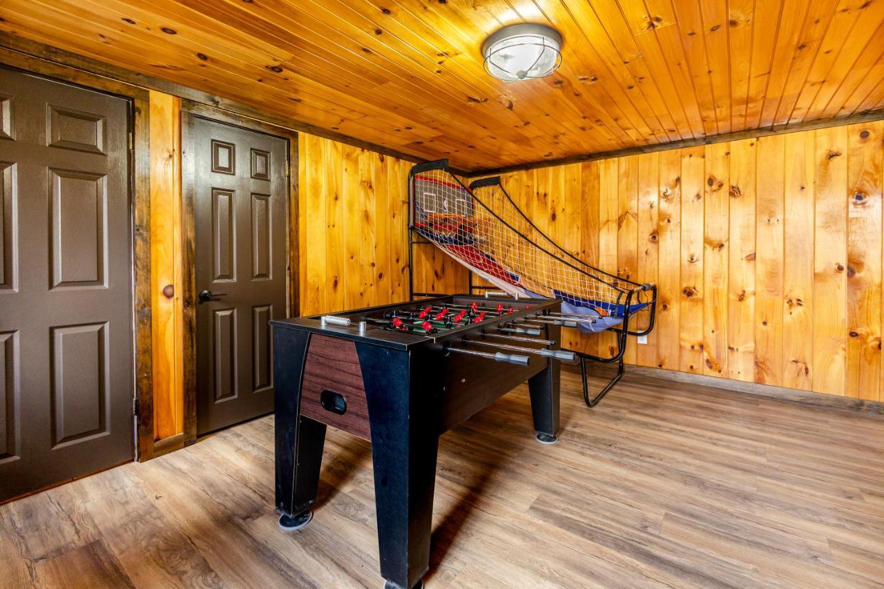 Fun Cabin With Hot Tub, Pool Table & Fire Pit - Big Blue Bryson City Exterior foto