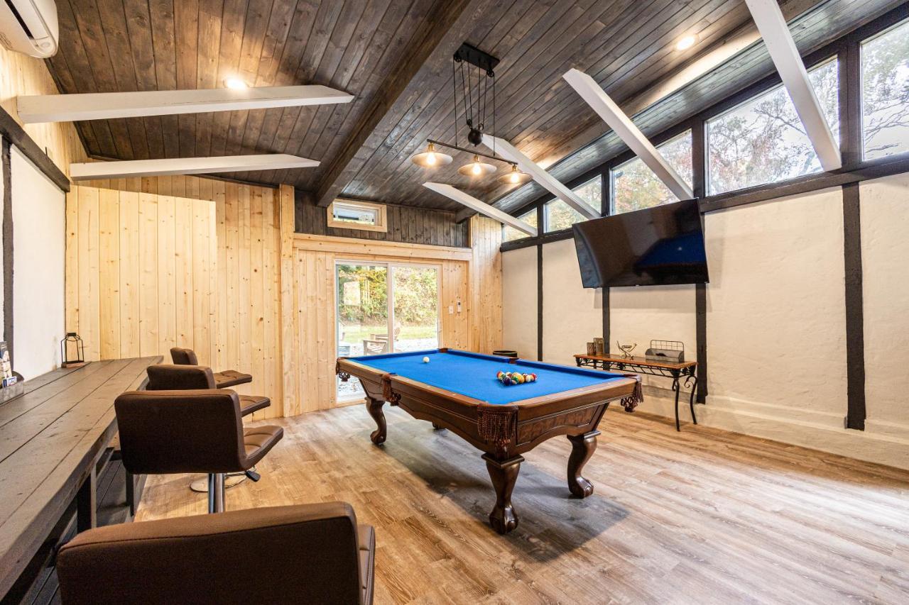Fun Cabin With Hot Tub, Pool Table & Fire Pit - Big Blue Bryson City Exterior foto