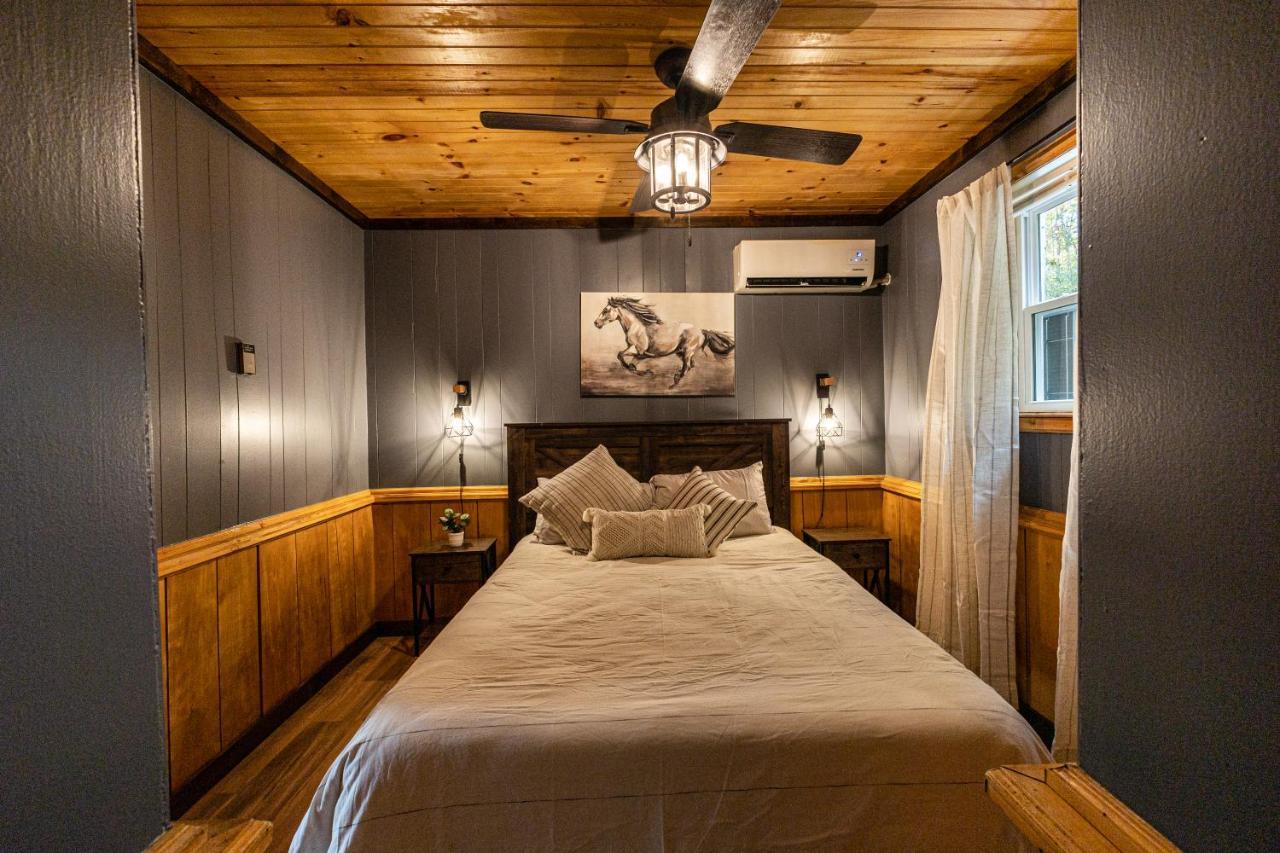 Fun Cabin With Hot Tub, Pool Table & Fire Pit - Big Blue Bryson City Exterior foto