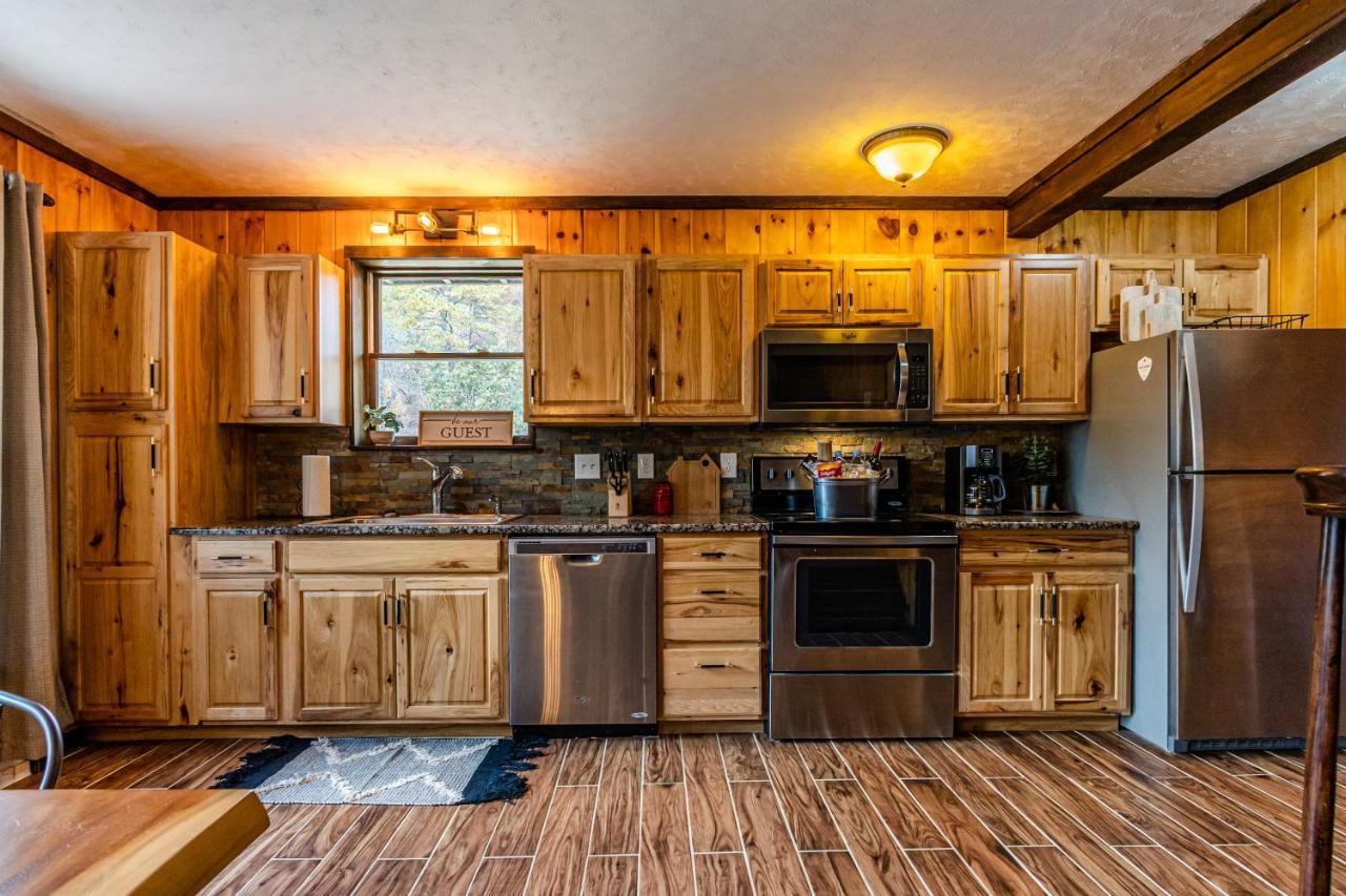 Fun Cabin With Hot Tub, Pool Table & Fire Pit - Big Blue Bryson City Exterior foto