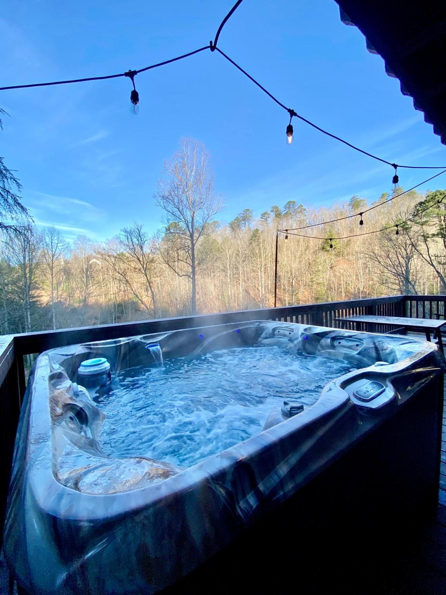 Fun Cabin With Hot Tub, Pool Table & Fire Pit - Big Blue Bryson City Exterior foto